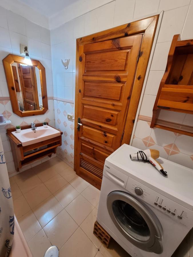 Studio Apartment No 1 Directly On The Beach And Sea, Terrace, Heated Pool, Wifi Playa de las Américas Exterior foto