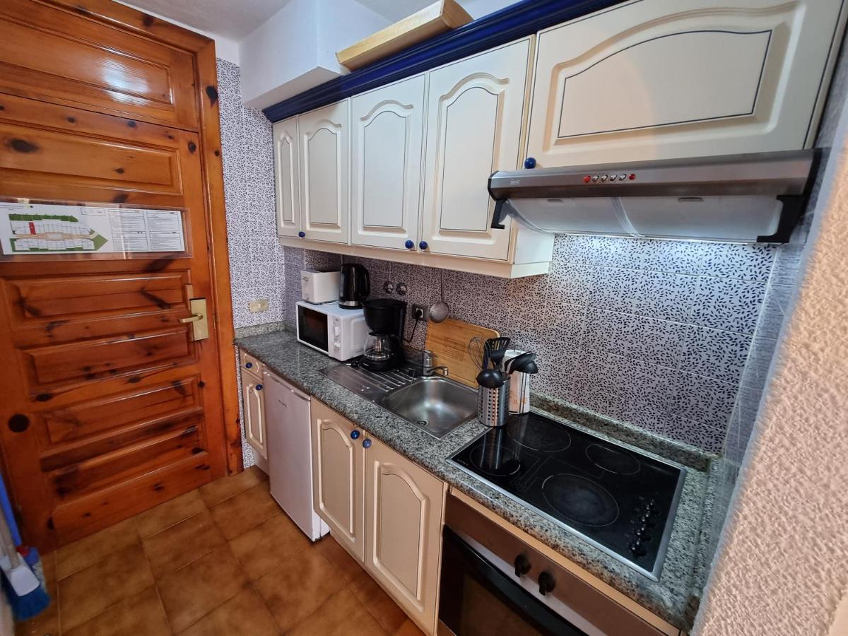 Studio Apartment No 1 Directly On The Beach And Sea, Terrace, Heated Pool, Wifi Playa de las Américas Exterior foto